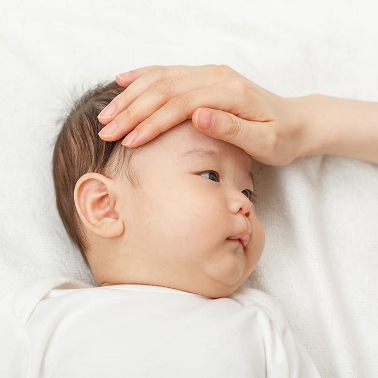 赤ちゃん（新生児）の発熱時の対処法・熱の冷やし方おむつのムーニー 公式 ユニ・チャーム