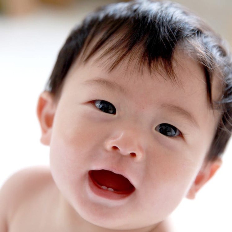 赤ちゃんのうんちの色で成長と健康チェック おむつのムーニー 公式 ユニ チャーム