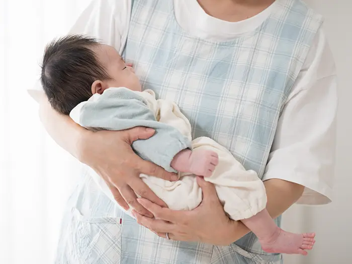 新生児の抱っこの仕方「横抱き」