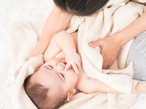 赤ちゃんのお風呂上がりのスキンケア