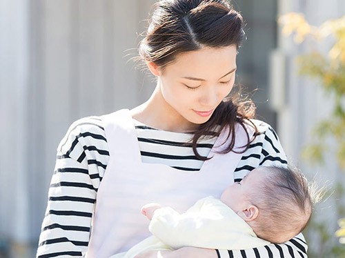 赤ちゃん 新生児 の初めての外出で気をつけたいことやポイントは おむつのムーニー 公式 ユニ チャーム