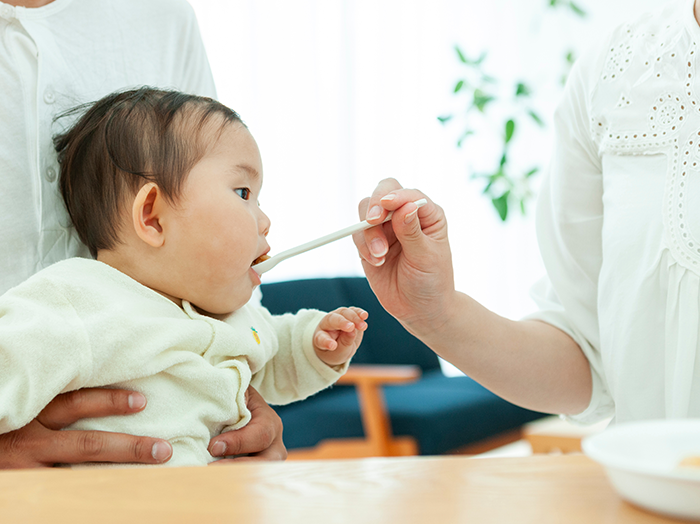 離乳食中期(生後7〜8ヶ月)の進め方やレシピを紹介!食べない時は?食事の回数は?【管理栄養士監修】