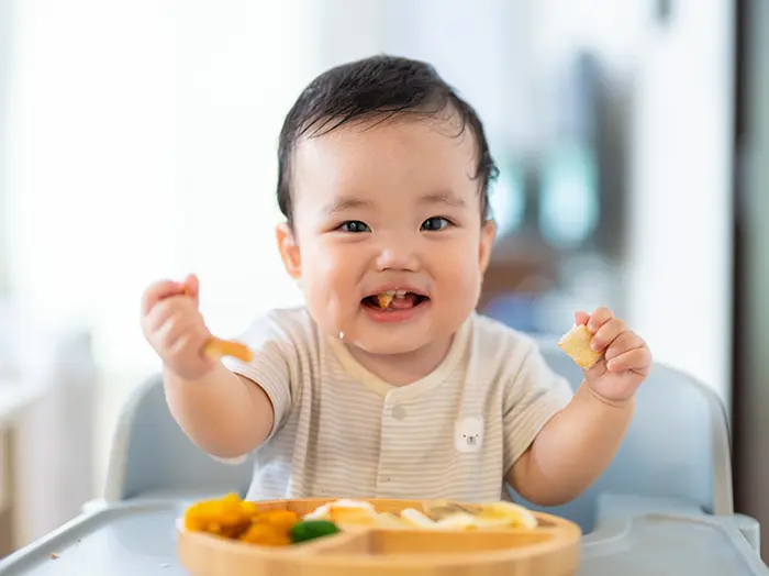 離乳食後期（生後9〜11ヶ月）の進め方やレシピを紹介！何回あげるべき？量は？【管理栄養士監修】