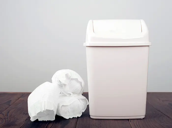 使用済みおむつは燃えるごみとして捨てられる？正しい捨て方と臭い対策を紹介