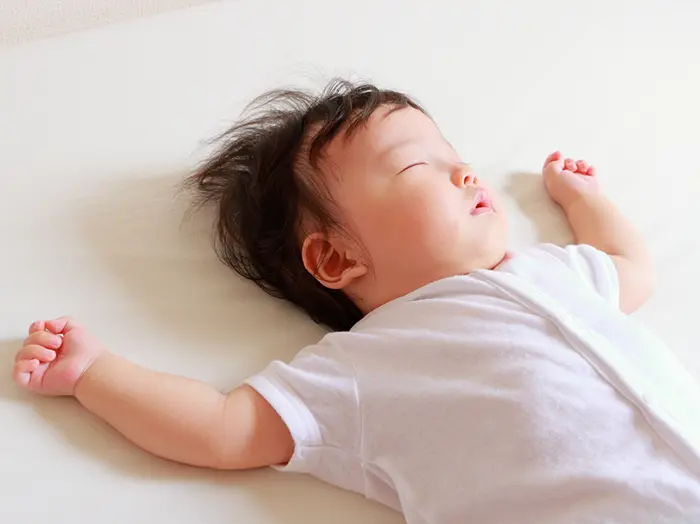 【医師監修】ネントレはいつから始める？基本のやり方と泣き止まない時の対処法も解説