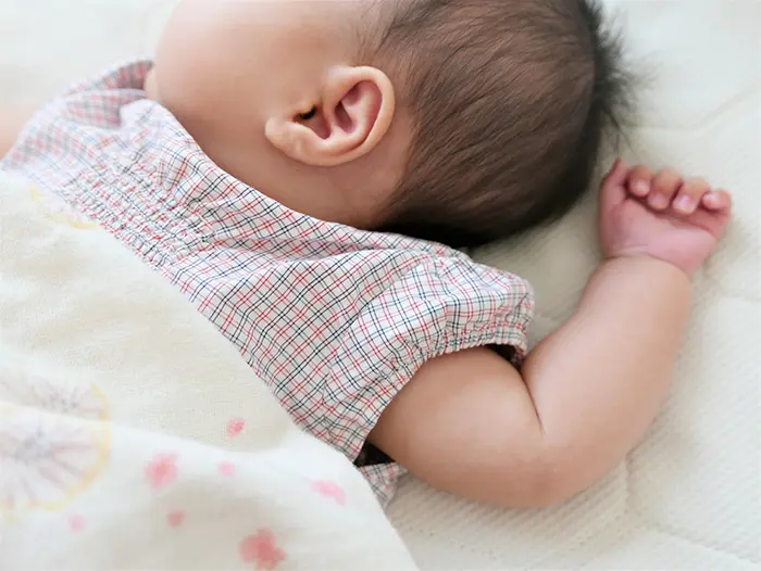 【医師監修】セルフねんねはいつから始める？月齢・年齢別のやり方とコツ、注意点を解説