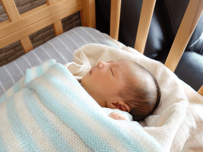 ねんねの基礎知識 赤ちゃんが一人で寝付ける時間や寝具の選び方 おむつのムーニー 公式 ユニ チャーム