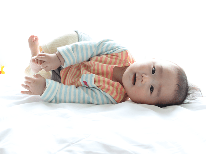 赤ちゃんのうんちの色で成長と健康チェック おむつのムーニー 公式 ユニ チャーム