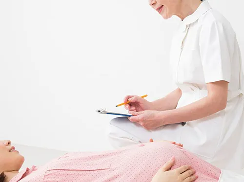 破水したらどうしたらいい?量はどれくらい?病院へ行くまでの流れと処置