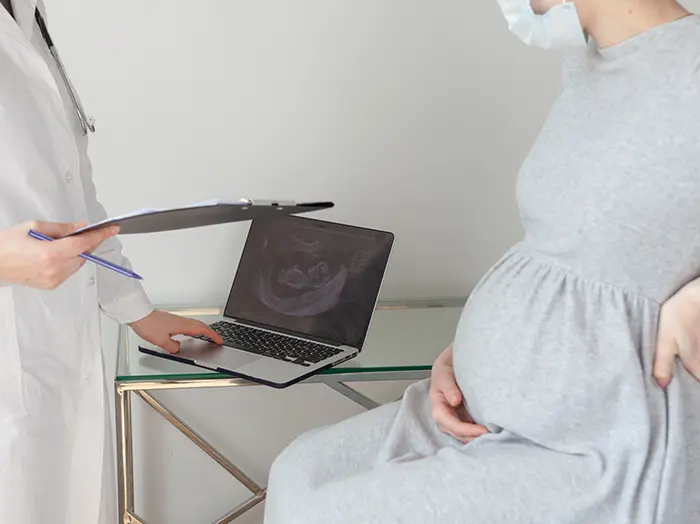 高位破水は1回で止まる?尿もれ・おりものとの違いや対処法【医師監修】